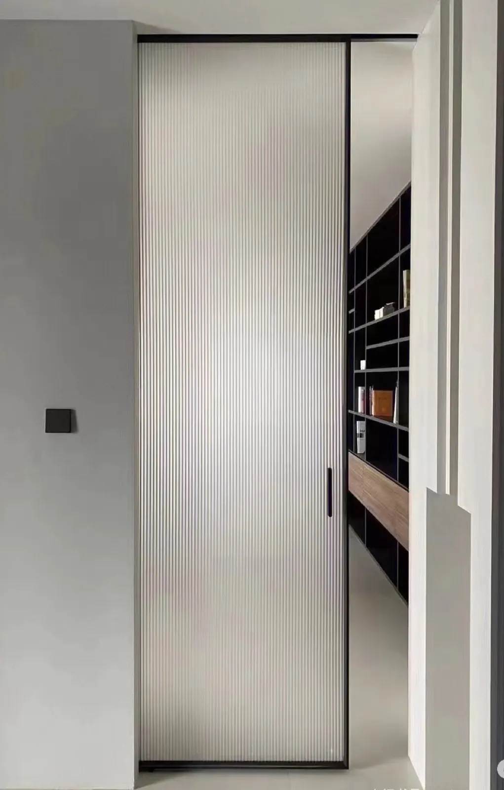 Featured installation: single sliding leaf