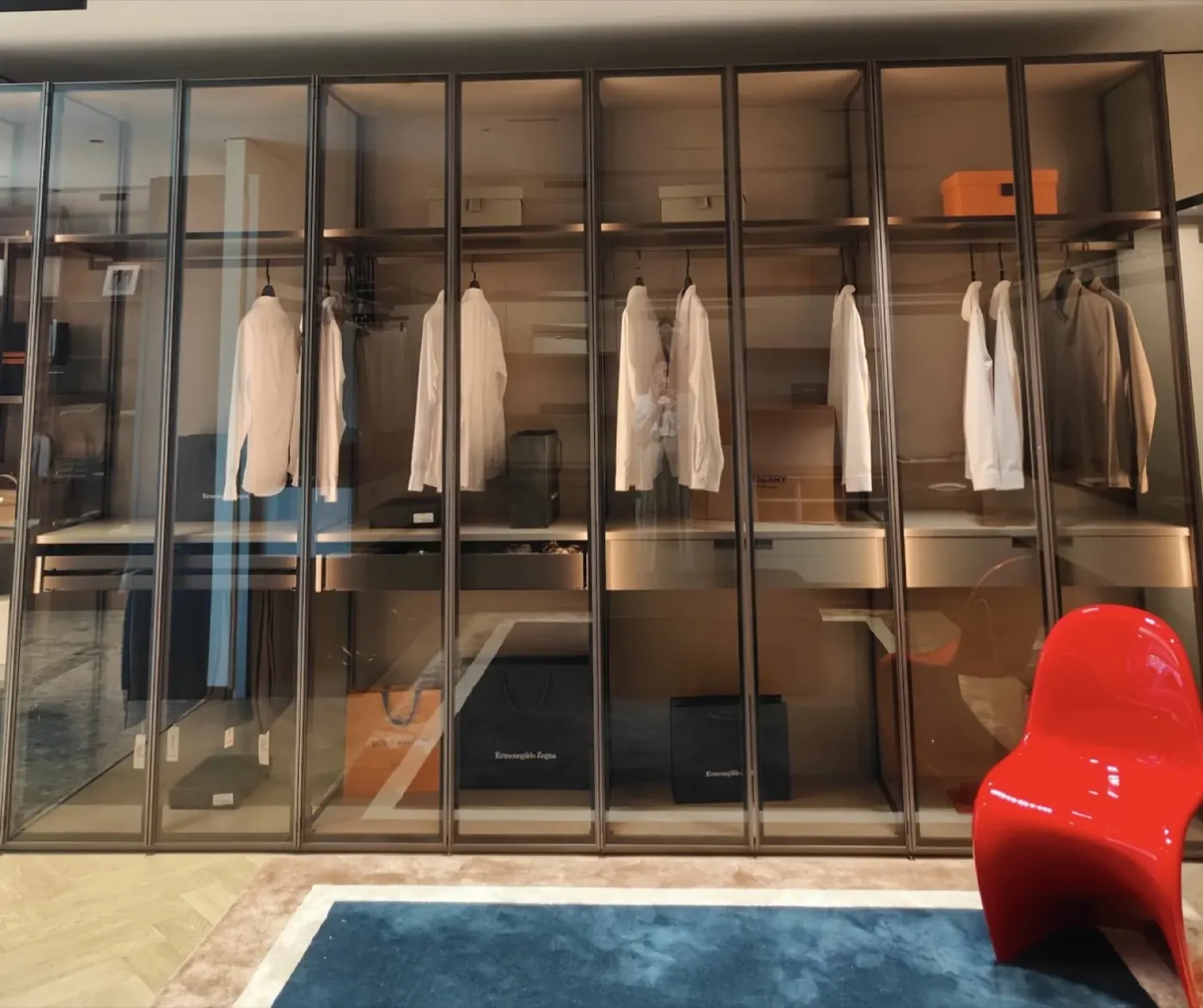 Featured installation: 25 kg air-hinge shutter